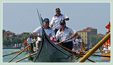 Le cortège des bateaux lors de la fête de la Sensa 2011 à Venise.