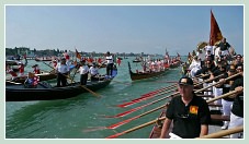 Le cortège des bateaux lors de la fête de la Sensa 2011 à Venise.
