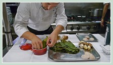 Recette des Noix de Saint-Jacques et Cèpes en Cocotte dans un nid de feuilles de châtaigner