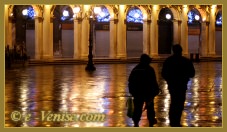 Reflets sur la Piazzetta San Marco, dans le sestier de Saint Marc à Venise.