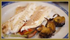 Loup de Mer en Papillote avec des petits artichauts et tomates Loup de Mer en Papillote avec des petits artichauts et tomates