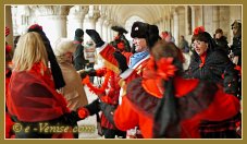 Carnaval de Venise 2012, masques, fanfares et farandoles