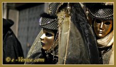 Masques et costumes du Carnaval de Venise 2012 le jour du mardi gras