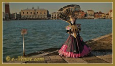 Masques et costumes du Carnaval de Venise 2012 le jour du mardi gras