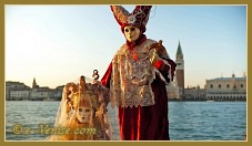 Masques et costumes du Carnaval de Venise 2012 le jour du mardi gras