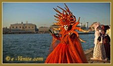 Masques et costumes du Carnaval de Venise 2012 le jour du mardi gras