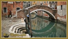 Le rio di San Zan Degola, le long du Campiello del Piovan, avec le pont de Ruga Vechia, dans le sestier de Santa Croce à Venise.