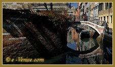 Le rio et le pont San Severo, dans le sestier du Castello à Venise.