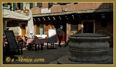 Le Campiello San Zulian et son puits du XVIIe siècle, dans le sestier de Saint Marc à Venise.