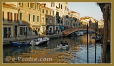 Le pont dei Ormesini sur le rio de la Misericordia, dans le sestier du Cannaregio à Venise.
