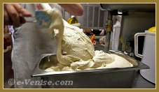 La glace aux pistaches de Bronte sur les pentes du mont Etna, à la gelateria Alaska à Venise.