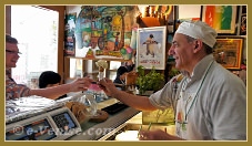 Carlo Pistacchi dans sa Gelateria Alaska à Venise.