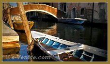 Devant le pont de la Madona de l'Orto, dans le sestier du Cannaregio à Venise.