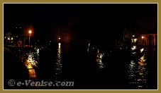 Les nuits du Rialto, campo de l'Erbaria, dans le sestier de San Polo à Venise.
