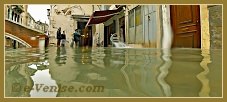 Acqua Alta Venise 1er Nov. 2012 : La Fondamenta dei Felzi devant le pont Minich, dans le Sestier du Castello à Venise.