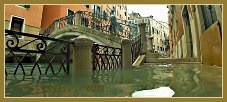 Acqua Alta Venise 1er Nov. 2012 : La Fondamenta Morosini et le rio dei Bareteri, devant le pont dei Pignoli, dans le Sestier de Saint Marc à Venise.