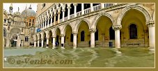 Acqua Alta Venise 1er Nov. 2012 : La Piazzetta San Marco avec à droite, le Palais des Doges à Venise.
