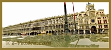 Acqua Alta Venise 1er Nov. 2012 : Le lac devant les  Procuratie Vechie sur la Piazza San Marco, dans le Sestier de Saint Marc à Venise.