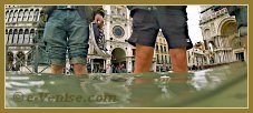 Acqua Alta Venise 1er Nov. 2012 : A la plage sur la Piazza San Marco ! Dans le Sestier de Saint Marc à Venise.