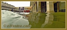 Acqua Alta Venise 1er Nov. 2012 : Le lac devant les Procuratie Vechie sur la Piazza San Marco, dans le Sestier de Saint Marc à Venise.