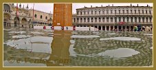 Acqua Alta Venise 1er Nov. 2012 : La Piazza San Marco transformée en lac, dans le Sestier de Saint Marc à Venise.