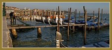 Vendredi 2 novembre, un jour après l'acqua alta exceptionnelle : Le Molo San Marco, méconnaissable par rapport à la veille, un mètre d'eau en moins, dans le Sestier de Saint Marc à Venise.