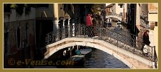 Le pont del Savio, sur le rio de San Zan Degola, dans le Sestier de Santa Croce à Venise.