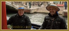 Les gondoliers, Gianfranco et Igor Vignotto, 11 fois vainqueur de la Regata Storica, l'équivalent des jeux olympiques vénitiens de Voga alla Veneta.