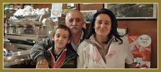 Maria Grazia, son fils et son mari, Pâtisserie Chiuso Pierino, Salizada dei Greci, dans le Sestier du Castello à Venise.