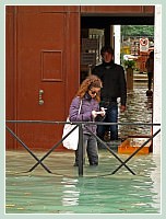 Acqua Alta record du 1er Décembre 2008 à Venise. Fondamenta Priuli dans le Dorsoduro. Ah bon, il y a une acqua alta ? Bizzare, je ne m'en étais pas rendue compte !