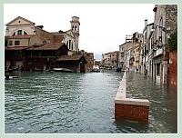 Acqua Alta record du 1er Décembre 2008 à Venise. Fondamenta Nani, dans le Dorsoduro, en face du Squero de San Trovaso.