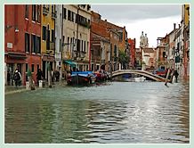 Acqua Alta record du 1er Décembre 2008 à Venise. Le rio de San Barnaba avec le pont dei Pugni, une mer intérieure ! (dans le Dorsoduro)