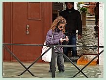 Acqua Alta record du 1er Décembre 2008 à Venise. Fondamenta Priuli dans le Dorsoduro. Ah bon, il y a une acqua alta ? Bizzare, je ne m'en étais pas rendue compte !