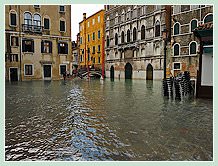 Acqua Alta record du 1er Décembre 2008 à Venise. La Fondamenta de Santa Maria Formosa dans le Castello transformée en rio
