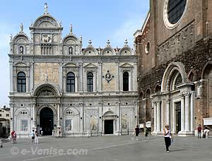 Scuola San Marco avec à droite l'église SS e Paolo