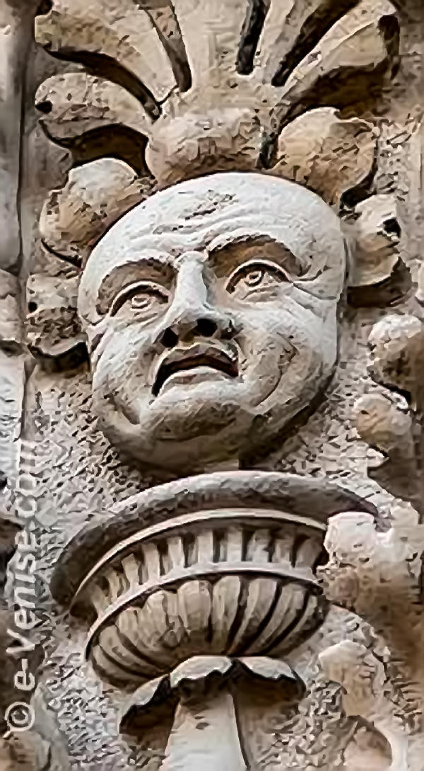 Sculpture façade arrière de San Rocco
