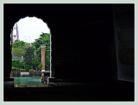 La porte d'eau de l'accès à la Darsena Vecchia, du hangar du Bucintoro. Sa largeur et sa hauteur ont été réduites après la destruction du Bucintoro (par Napoléon Bonaparte).