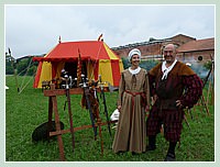 Ambiance sympathique de l'époque de la Renaissance, l'un des artificiers qui tirait le canon sur la grande Darse aujourd'hui.