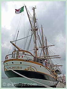 le Palinuro, bateau école de la Marine Italienne, goélette trois mâts construit à Nantes en 1934 ancré à Venise