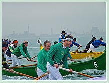 La Régate des 42 Caorline à Venise : et vous pouvez voir sur ces photos que la Voga alla Veneta est un sport complet et très exigeant en terme d'effort à fournir, les visages des concurrents parlent d'eux-mêmes