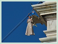 Le vol de l'Ange depuis le haut du Campanile. Un ange plutôt angoissé, bouche ouverte de peur, mais à plus de 80 mètres, il est vrai que cela doit faire un effet !
