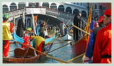 Vidéo du Carnaval de Venise 2010 - Le carnaval sur l'eau des Vénitiens - le vol de la Pantegana