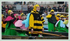 Carnaval de Venise 2011 : Les abeilles du Carnaval en bateau des Vénitiens