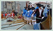 Carnaval de Venise 2011 : les bateaux du cortège sur le Grand Canal de Venise