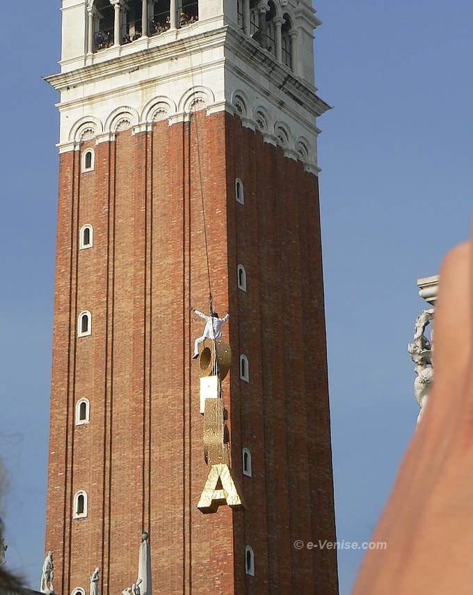vol de l'ange vol de la colombe campanile de Saint Marc Carnaval de Venise 2008