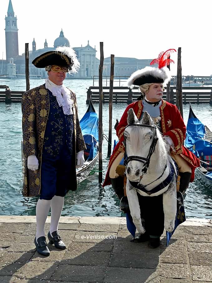 Carnaval de Venise 2008 nobles à cheval sur la riva degli Schiavoni