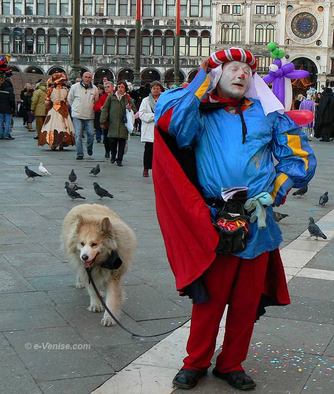 carnaval de venise 2008 piazza san marco clown avec son chien