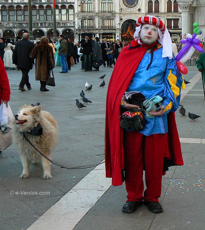 carnaval de venise 2008 piazza san marco clown avec son chien