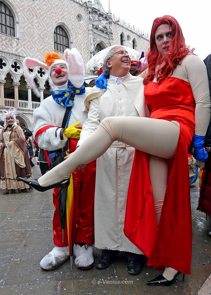 sur la piazzetta san marco à Venise une photo de carnaval assez insolite !