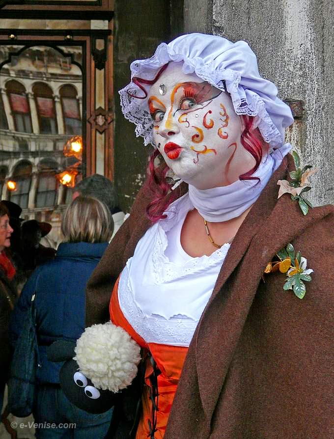 carnaval de venise 2008 piazza san marco clown avec son chien